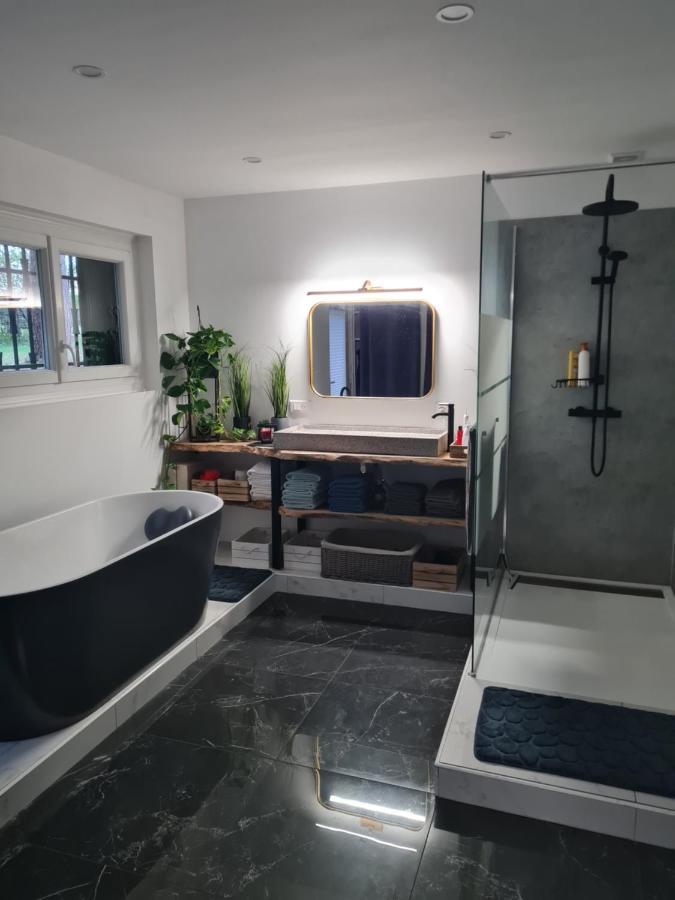 Guîtres Domaine La Tuilerie B&B 외부 사진